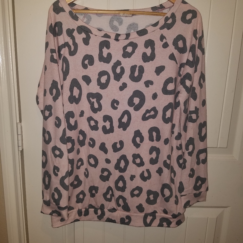 PINK LILY Pink and grey leopard print lightweight pullover size large